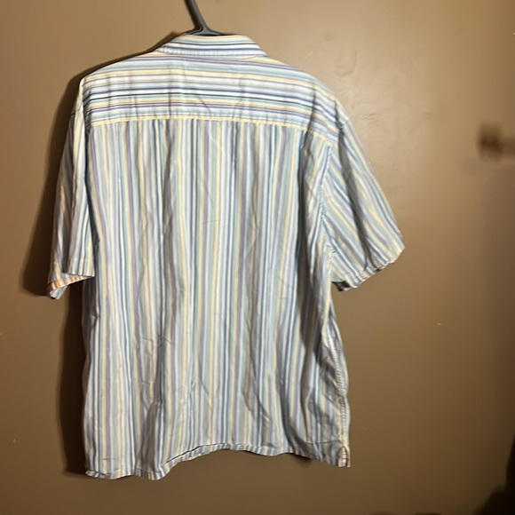 Short sleeve cotton dress shirt buttons. B5 - Picture 4 of 4